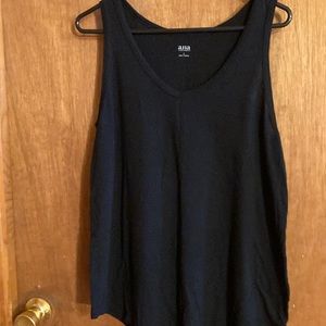 Ana. Lg. Black. Long curved tail. Great with jeans.